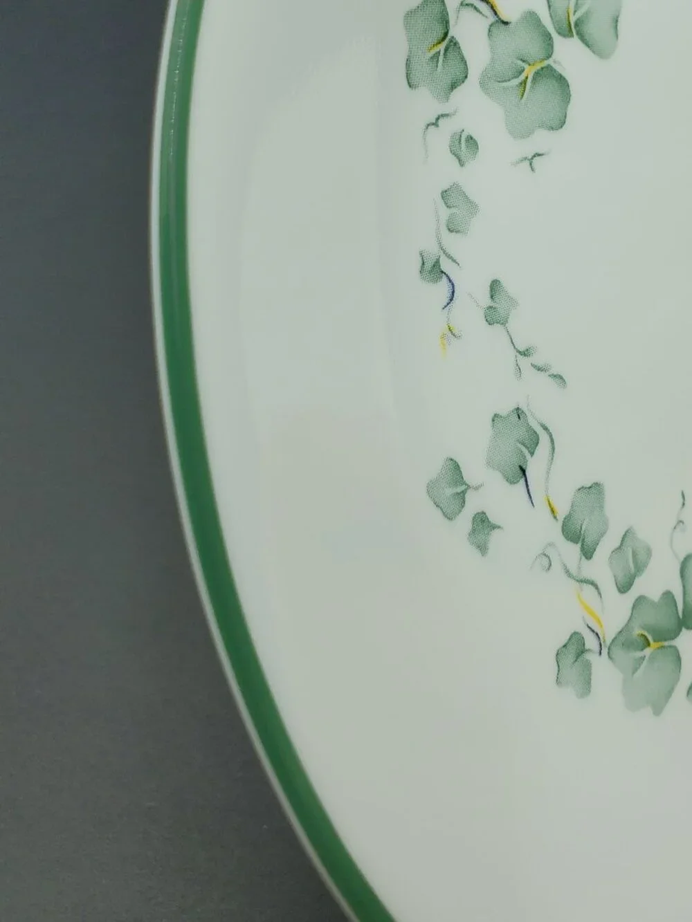 Corelle Callaway Smooth Luncheon Plates Corning Green Ivy Coupe Salad Plates